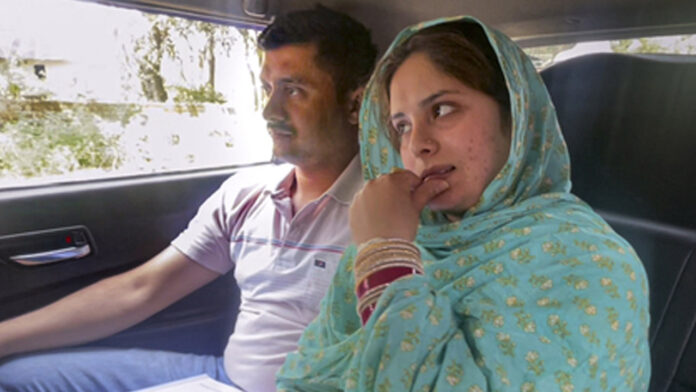 ಪಾಕ್‌ ಮಹಿಳೆ, ಸಿಆರ್‌ಪಿಎಫ್‌ ಯೋಧ, ಸಿಆರ್​ಪಿಎಫ್‌, Pakistani woman, CRPF soldier, CRPF,