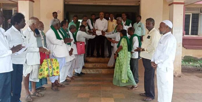 ಮೃತ ರೈತರ ಸಾಲ ಮನ್ನಾಕ್ಕೆ ಆಗ್ರಹ