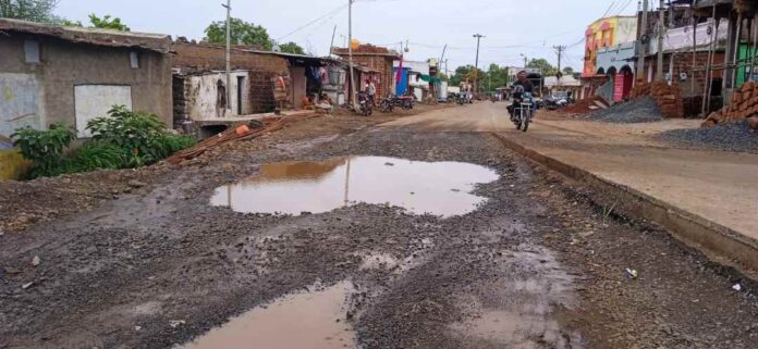 ರಸ್ತೆ ಕಾಮಗಾರಿ ಸ್ಥಗಿತ
