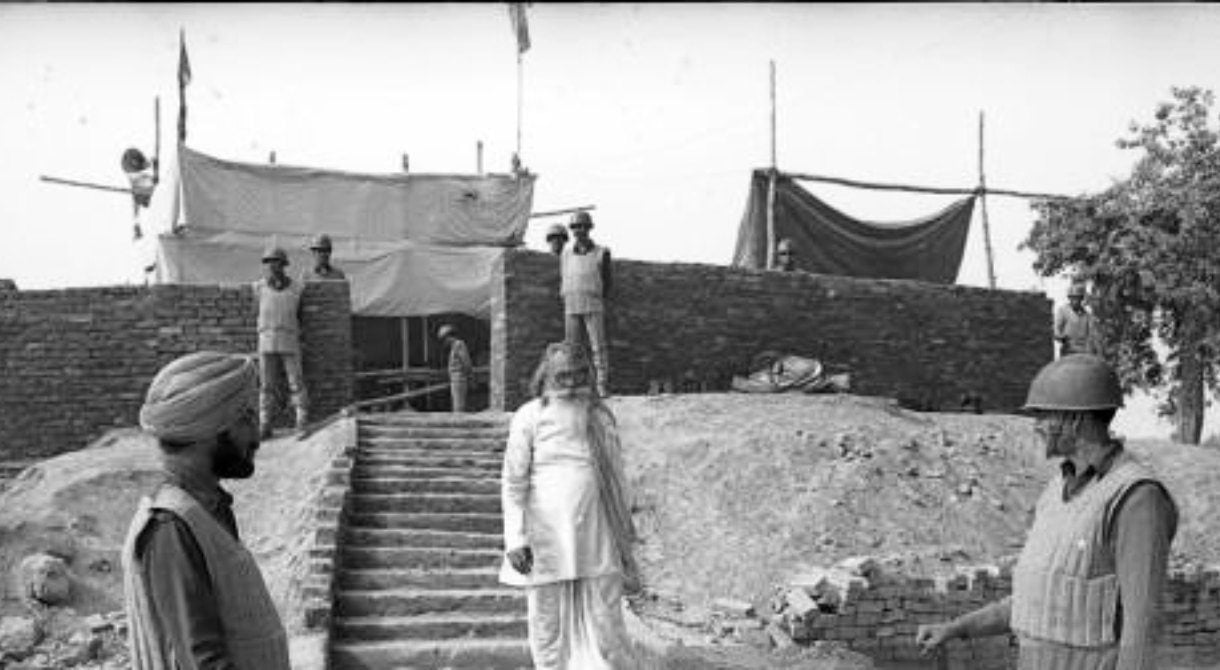 ಮೊದಲ ಅರ್ಚಕ ಲಾಲ್ ದಾಸ್