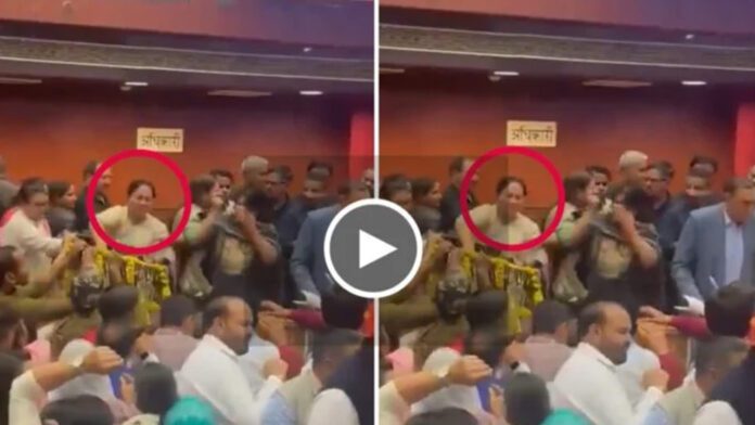ದೆಹಲಿ ಮುಖ್ಯಮಂತ್ರಿ, ರೇಖಾ ಗುಪ್ತಾ, ಗೂಂಡಾಗಿರಿ, ವಿಡಿಯೋ ವೈರಲ್, ಬಿಜೆಪಿ, ದೆಹಲಿ ಪಾಲಿಕೆ, Delhi Chief Minister, Rekha Gupta, Hooliganism, Video Viral, BJP, Delhi Corporation,
