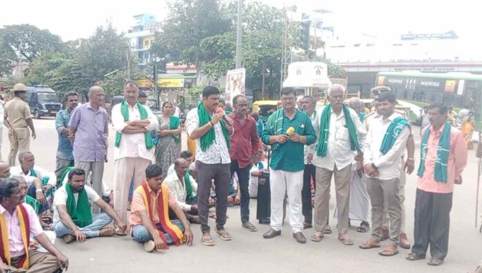 ರೈತರ ಬೇಡಿಗೆ ಜಿಲ್ಲಾಧಿಕಾರಿ ನಿರ್ಲಕ್ಷ್ಯ