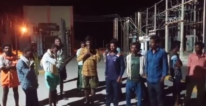 ವಿದ್ಯುತ್‌ಗಾಗಿ ರೈತರ ಆಹೋರಾತ್ರಿ ಪ್ರತಿಭಟನೆ