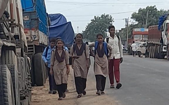 ಲಾರಿ ತೆರವು