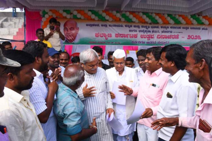 ವಾಹನ ನಿಲುಗಡೆ ಸ್ಥಳಕ್ಕೆ ಬೇಡಿಕೆ