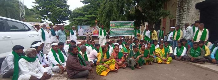 ಸಮಸ್ಯೆ ಬಗೆಹರಿಸುವಂತೆ ರೈತ ಸಂಘ ಆಗ್ರಹ