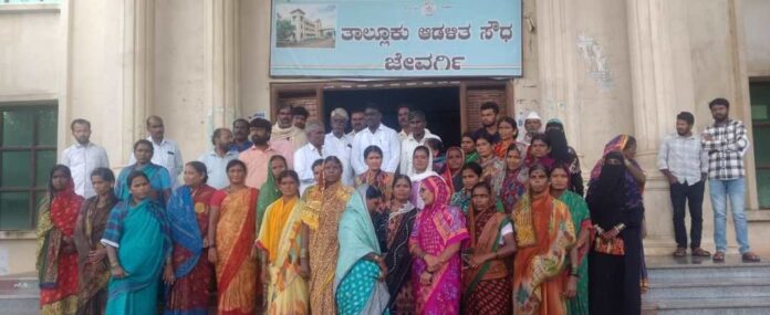 ವಿದ್ಯಾರ್ಥಿನಿಯರಿಗೆ ಲೈಂಗಿಕ ಕಿರುಕುಳ ಖಂಡಿಸಿ ಪ್ರತಿ