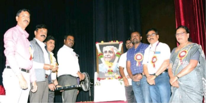 ವಿಶ್ವಮಾನವ ಕುವೆಂಪು