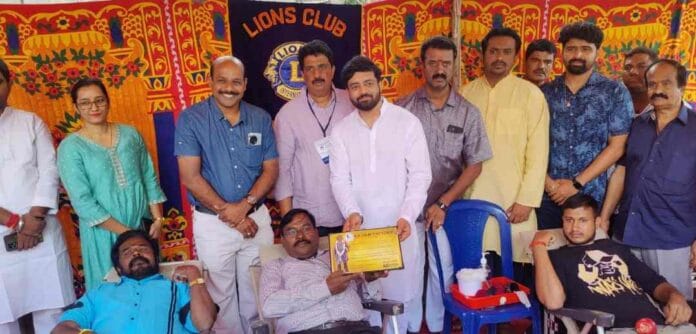 ವಿಷ್ಣು ಅಭಿಮಾನಿಗಳಿಂದ ರಕ್ತದಾನ