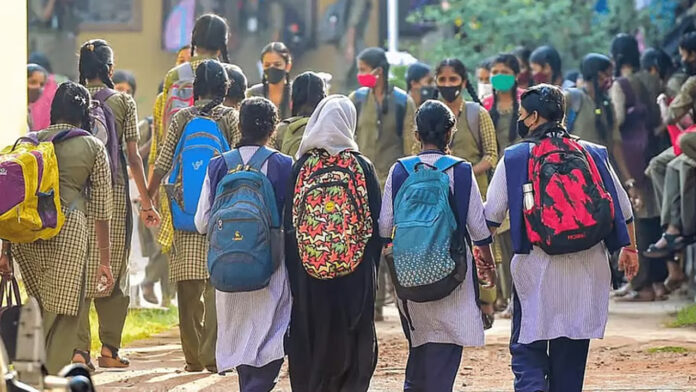 ಗುಜರಾತ್‌, ಶಾಲಾ ಪ್ರವಾಸ, ಮಹಿಳಾ ಪೊಲೀಸ್‌, Gujarat, school trip, women police,