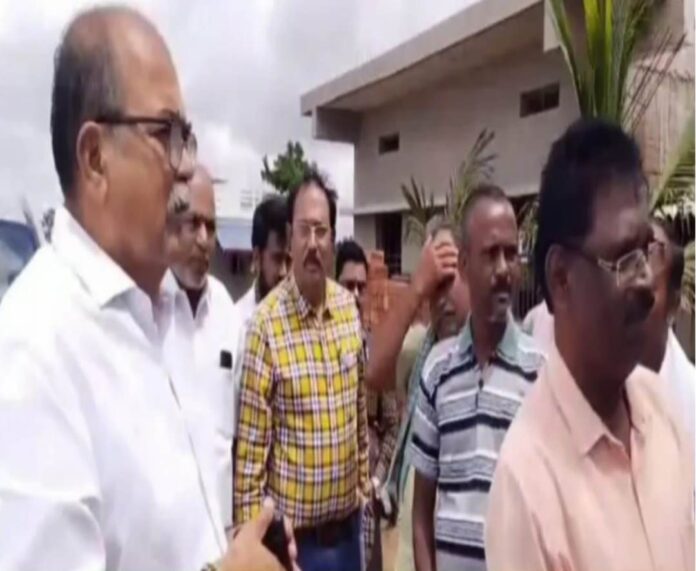 ರಸ್ತೆ ಕಾಮಗಾರಿ ವಿಳಂಬಕ್ಕೆ ಶಾಸಕ ಯು ಬಿ ಬಣಕಾರ ಆಕ್ರೋಶ