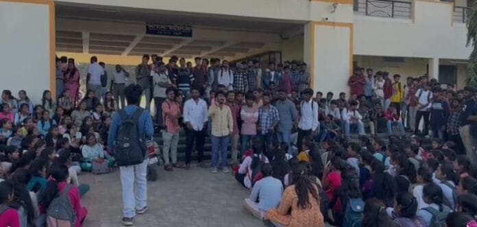 ಶಿವಮೊಗ್ಗ ವಿದ್ಯಾರ್ಥಿಗಳ ಪ್ರತಿಭಟನೆ