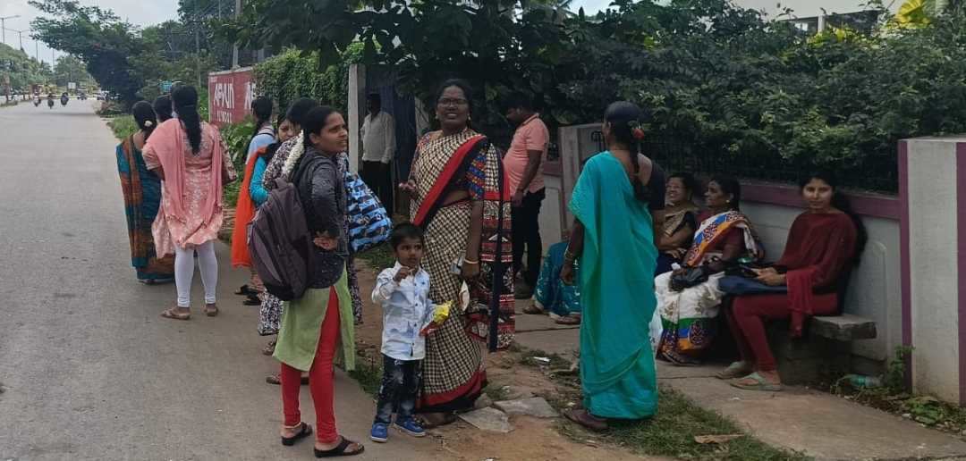 ಶಿವಮೊಗ್ಗದಲ್ಲಿ ಬಸ್‌ಗೆ ಪರದಾಟ