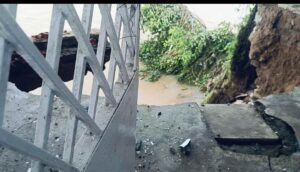 ಶೌಚಾಲಯ ಗೋಡೆ ಕುಸಿತ