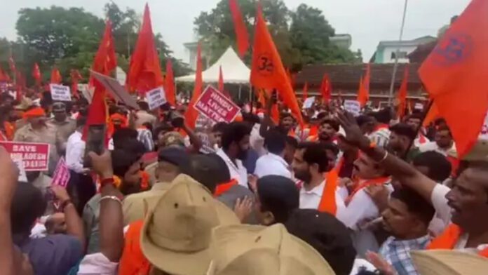 ಸಂಘಪರವಾರ ಪ್ರತಿಭಟನೆ