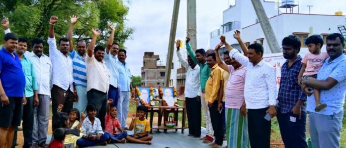 ಒಬ್ಬೂರು ಗ್ರಾಮಕ್ಕೆ ಸಂಪರ್ಕ ರಸ್ತೆ ಕಲ್ಪಿಸುವಂತೆ ಆಗ್ರಹ