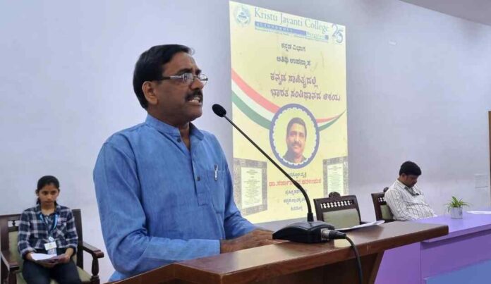 ಸಂವಿಧಾನ ಘನತೆಯನ್ನು ರಕ್ಷಿಸುತ್ತದೆ
