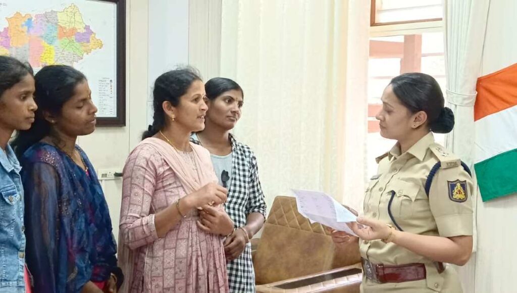 ಸಾರಾಯಿ ಮಾರಾಟ ಖಂಡಿಸಿ ಎಸ್‌ಪಿಗೆ ಮನವಿ