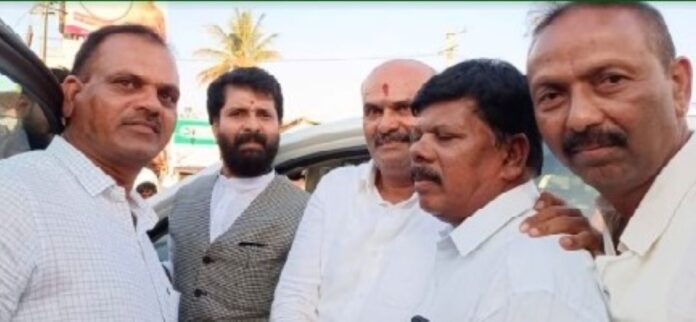 ಸಿ ಟಿ ರವಿ ಮತ್ತು ಹುಲ್ಲಹಳ್ಳಿ ಸುರೇಶ್‌