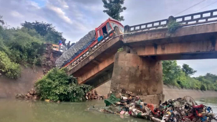 ಮೈಸೂರು, ಸೇತುವೆ, ಕಬಿನಿ ನದಿ, ಲಾರಿ, Mysore, Bridge, Kabini River, Lorry,