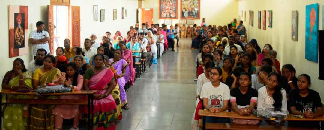 ಸ್ಲಂ ವಿದ್ಯಾರ್ಥಿಗಳು