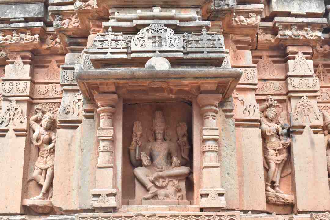 ಹಿಂಭಾಗ ದೇವಾಲಯ