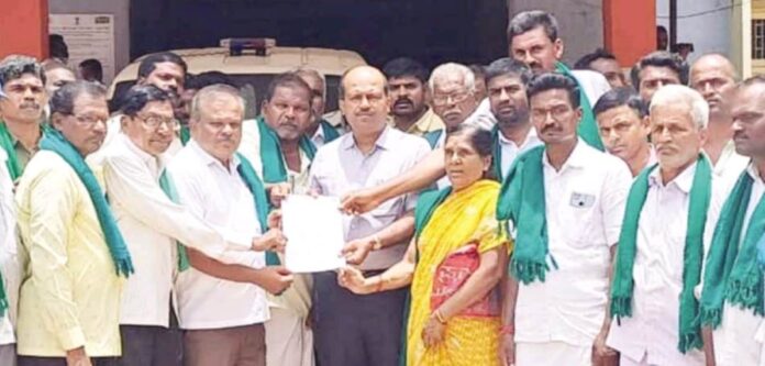 ಹಿರಿಯೂರು ರೈತ ಸಂಘ ಆಗ್ರಹ