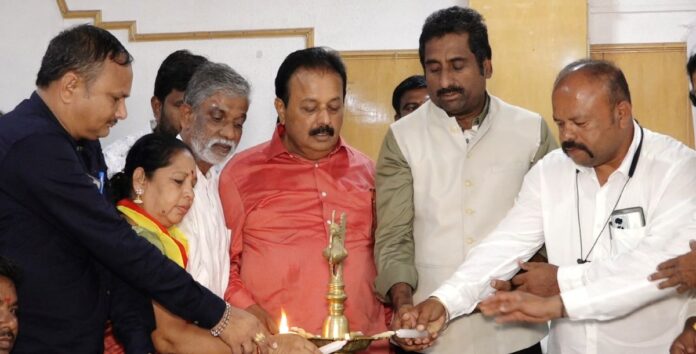ಹೊರಗುತ್ತಿಗೆ ನೌಕರರು