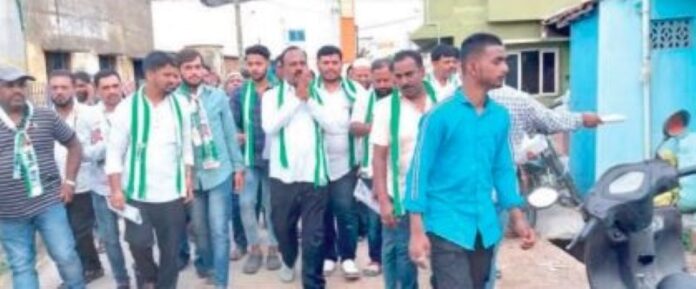 ಮತ ಯಾಚಿಸಿದ ಕೆ ಎಸ್‌ ಲಿಂಗೇಶ್